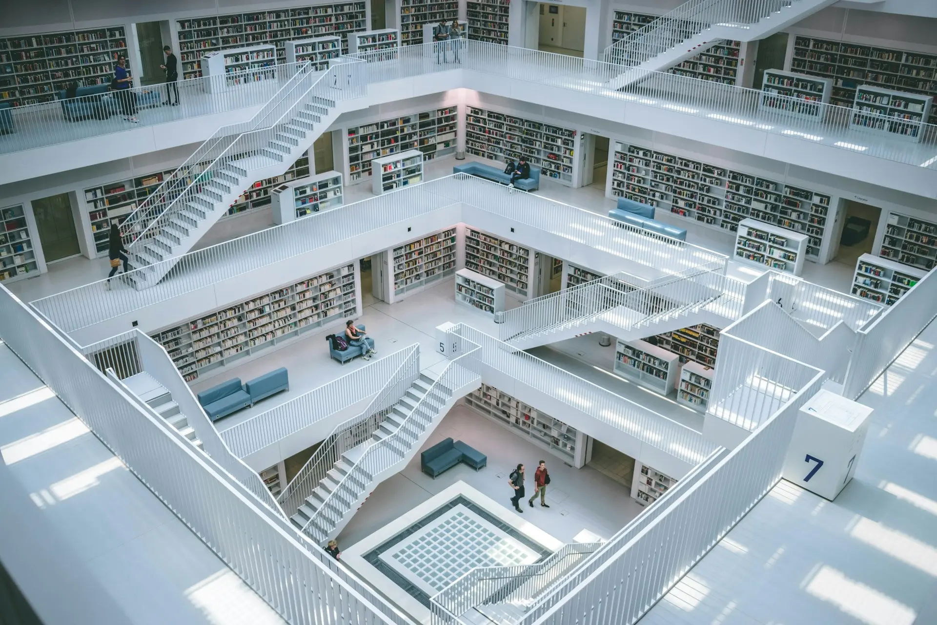 現代的な図書館のイメージ