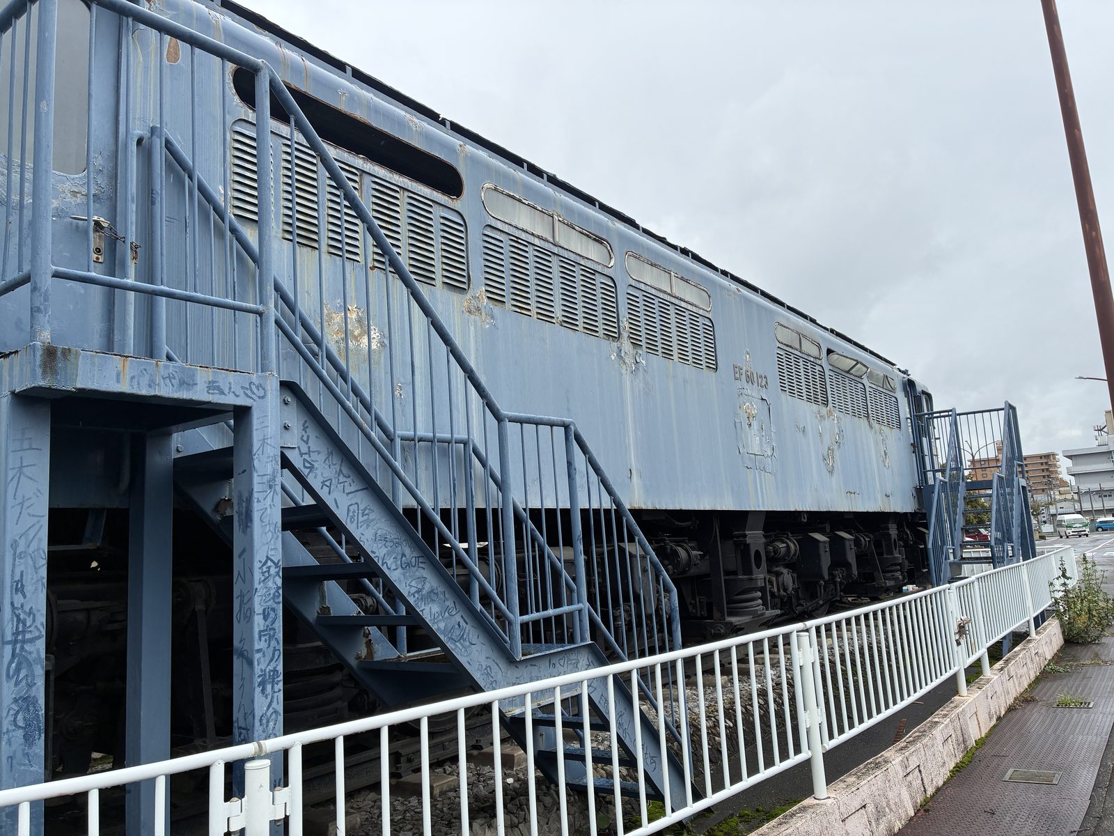 EF60 123を横から見たところ